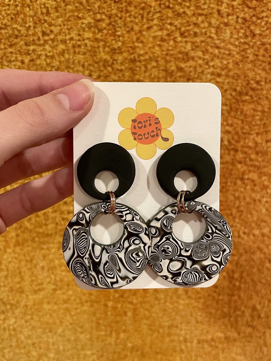 i tried out a new clay technique and ended up making the coolest pair of earrings for my friend!! nothing beats a handmade gift 😤😌