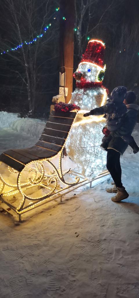 Доброе утро.Наш каточек, подлила чуток🙂❄❄❄ Как хорошо жить и осознавать что приносишь пользу для окружающих 🙂.Любуемся нашим Новогодним чудом  иллюминацией😍 <a href="/Rudakov_i_a/">Рудаков Игорь Александрович</a> , Игорь Александрович,спасибо ещё раз за такую красоту👍Снеговик всеобщий любимец, будем скучать🙂