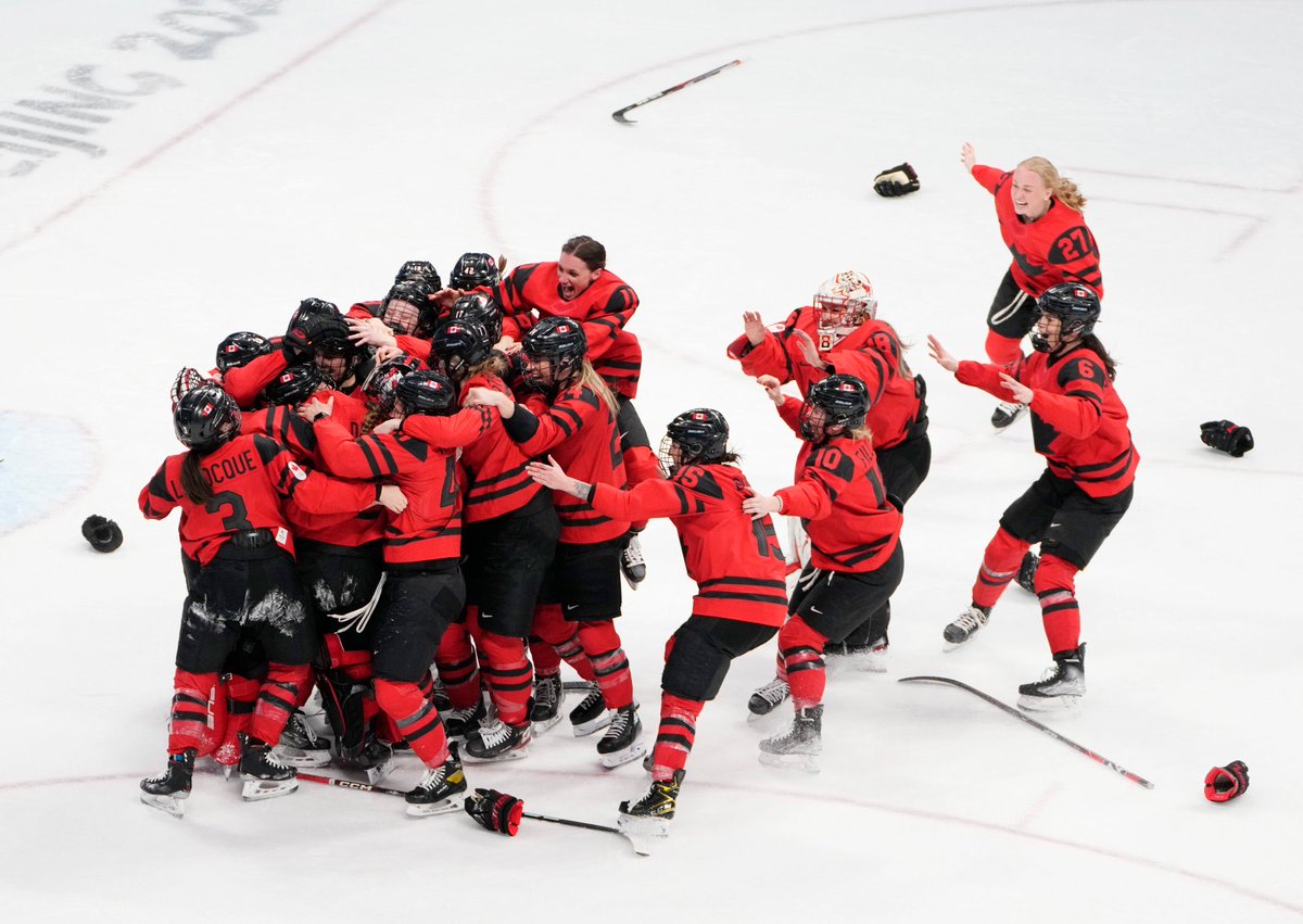 Labonte32's tweet image. We back! What a game ladies! My heart is so full!🥇