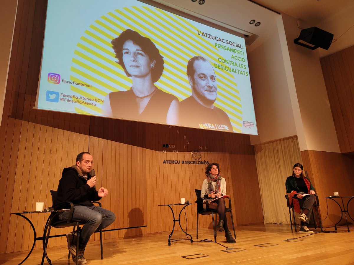 NinaCarne's tweet image. Volen treure la filosofia de l'escola, pero ahir les humanitats van omplir l'Ateneu. 
@HiginiaRoig @MarinaGarces @AriadnaRmans @Berta_gClaret @JJ_guirao @FilosofiaAteneu