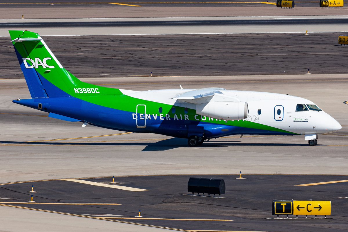 PhoenixSpotting's tweet photo. DAC showing off it’s bright colours at @PHXSkyHarbor!

#phxskyharbor #denverairconnection https://t.co/S2K2KLwgZI