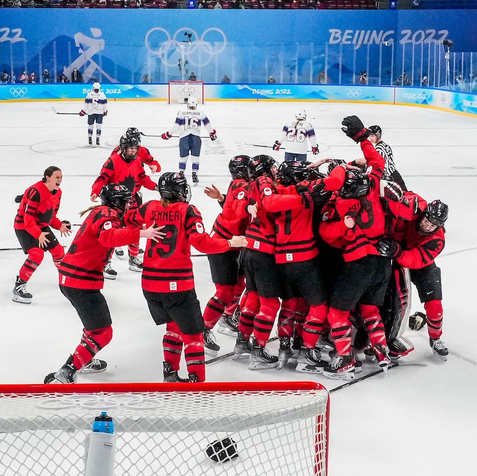 HockeyCanada's tweet photo. A golden celebration! 🥇🤩 

#TeamCanada | #Beijing2022 https://t.co/GyQUdZ8rA7