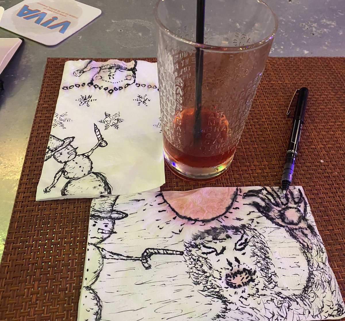 Sol_J_Cor's tweet photo. On a bar draw 🍺✍🏽 🍻 🙌🏽 #NFTCommunity #nftart #bardraw #NFTartist #drinkanddraw https://t.co/SPCDmY7M4E