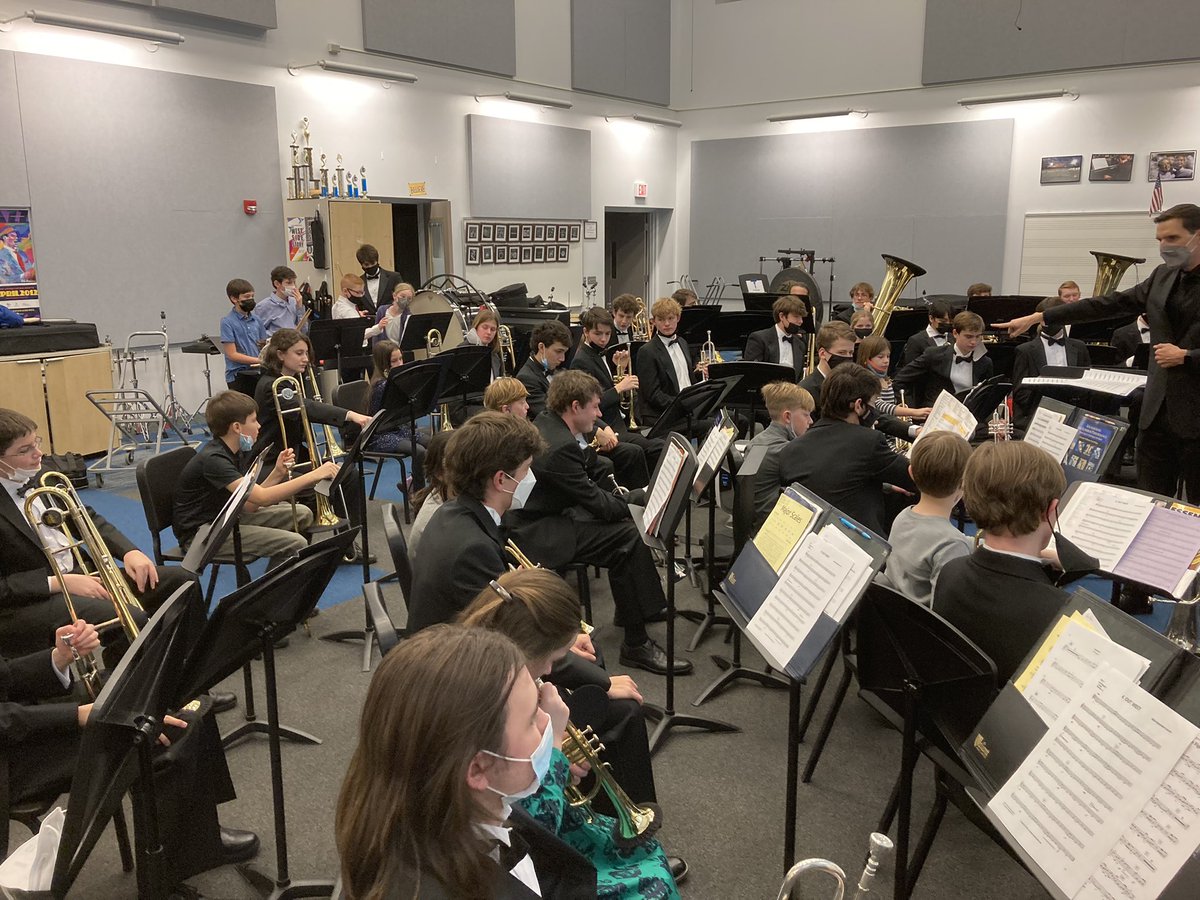 BershAPS's tweet photo. Great concert tonight 5th Grade Band! Great to see you all taking the stage @YorktownHS Big thanks for everyone’s support! @yorktownbands @APSTaylor @JamestownAPS @Principal_TES @McCarthyM_JES https://t.co/LluvwO5vmW