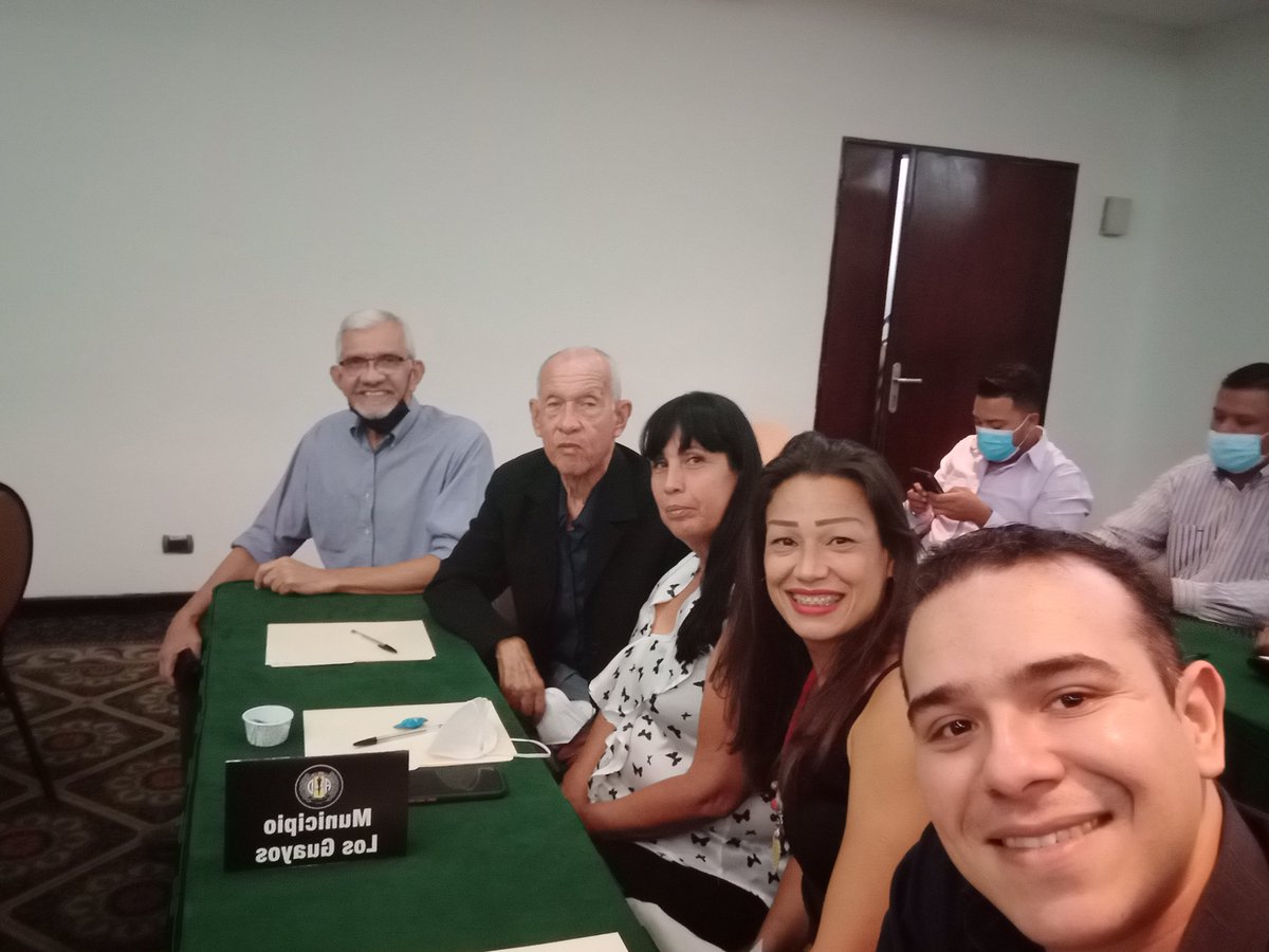 Robertob_ad's tweet photo. Reunido el liderazgo de AD en Carabobo con representación del CEN de AD encabezados por el Sec. Organización Nacional @prospericarlos discutiendo las líneas partidistas nacionales y preparando la maquinaria para los retos por venir. https://t.co/h3fNPxRjk2