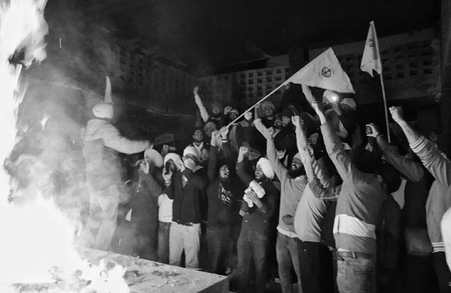 ਸਜਣ ਮੇਰੇ ਰੰਗੁਲੇ ਜਾਇ ਸੁਤੇ ਜੀਰਾਣਿ ॥

ਸੱਚੇ ਪਾਤਸ਼ਾਹ ਜੀ ਸਭਦੇ ਪਿਆਰੇ ਦੀਪ ਸਿੱਧੂ ਨੂੰ ਆਪਣੇ ਚਰਨਾਂ 'ਚ ਨਿਵਾਸ ਬਖਸ਼ਣਾ 

#DeepSidhu