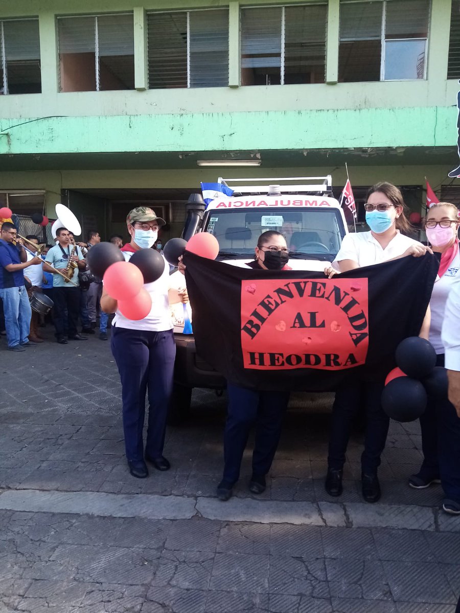 Silais_Leon's tweet photo. #SilaisLeón Trabajadores de la Salud y pacientes del Hospital Escuela Dr Oscar Danilo de #LeónRevolución reciben Ambulancia 🎉 entregada por el Comandante Daniel y Cra Rosario para garantizar el traslado de pacientes que lo necesiten #Nicaragua ❤️🖤 https://t.co/NbddQXJIam
