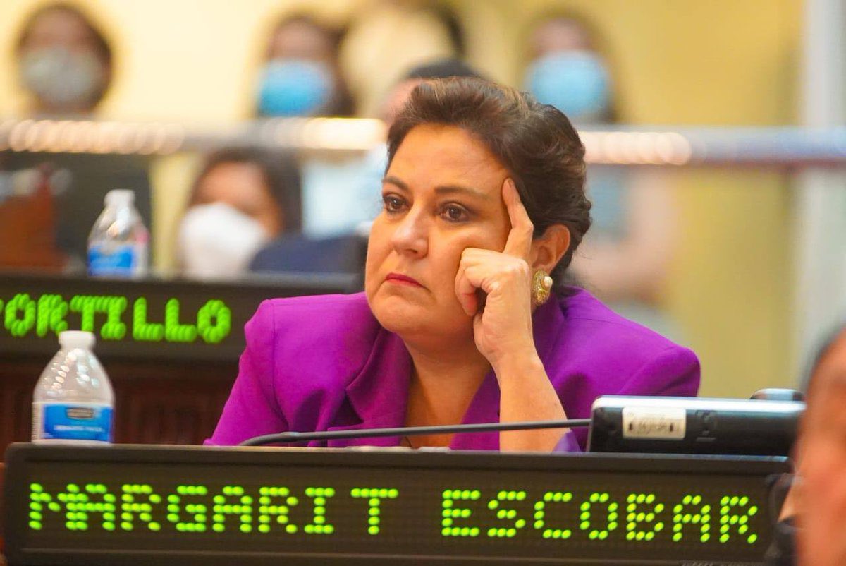 ATV_C17's tweet photo. La diputada de @ARENAfraccion, @Escobarmarga, anuncia que abandona cargo de diputada, nota en la cual establece el exoneración y permiso definitivo hasta el final de la presente legislatura, 30 de abril 2024, sin goce de sueldo. https://t.co/kBPfdZPOBW