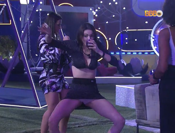 Daqui 30 min vai acontecer o Vt de : Me sinto sozinha 😢🤡 #BBB22 https://t.co/mhsW5GQyZP<a href="/tag/bbb22"class="tags"><span>#bbb22</span></a>