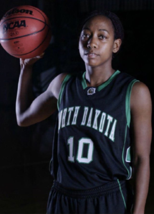 Coach_Nise's tweet photo. My mom just called to remind me of my college senior night, 10 years ago. 

FB hit her with the memory and she hit me with even more lol … I can’t believe it’s been 10 years already 😅🥰🏀 https://t.co/YuX6dDbpQS