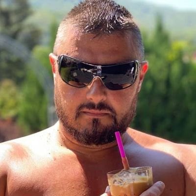 kurvavaputka's tweet image. Приличаш на охрана на някой гей бар
Особено с това iced coffee 
#SoFruity