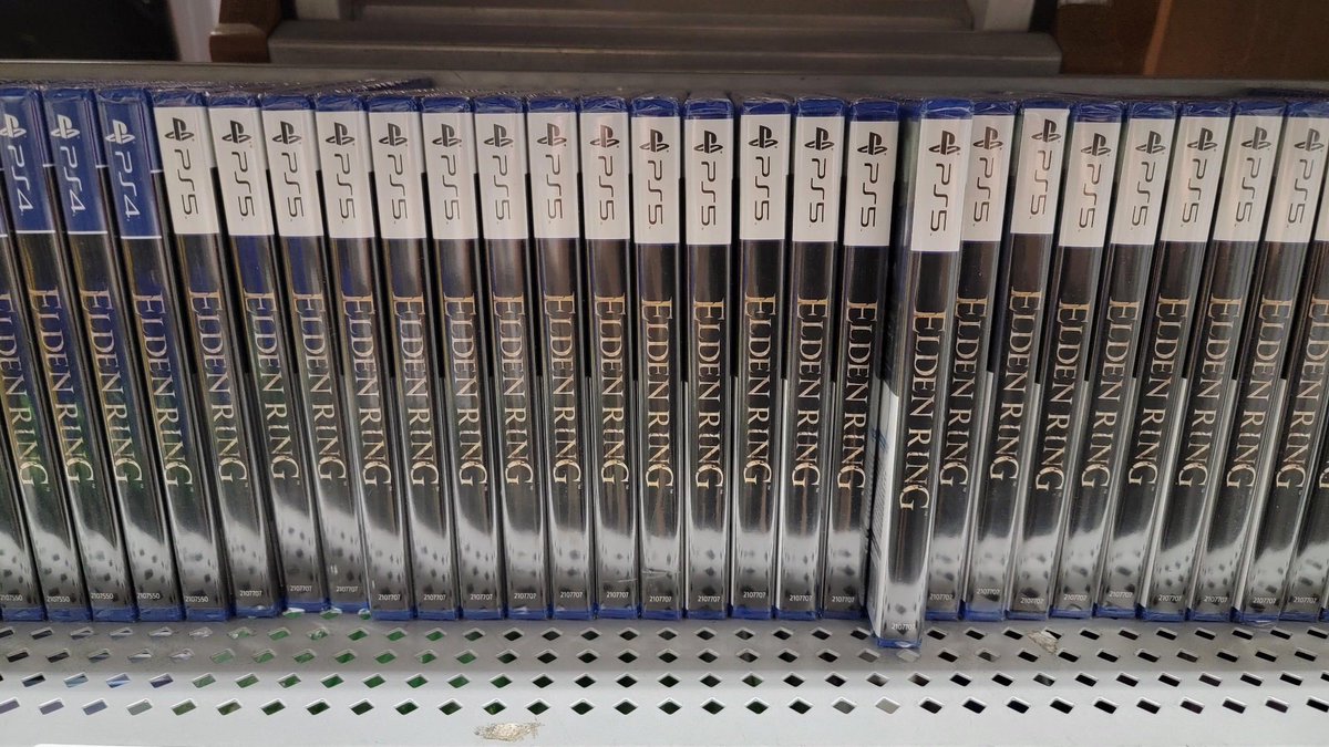 More #ELDENRING copies spotted in the wild 👀

Credit: @Ziostorm1