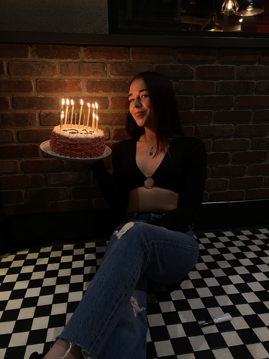 domdizzle31's tweet photo. 21 🖤 https://t.co/A7aqzsl0Mv