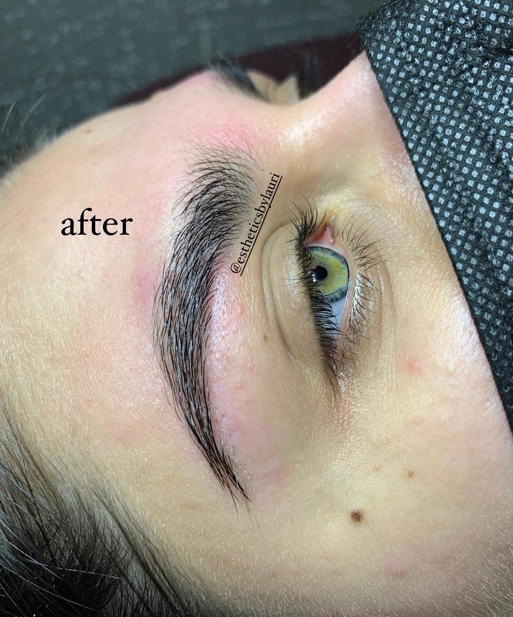 estheticslauri's tweet photo. before/after eyebrow clean up! 😍 #esthetics #esthetician #brows #eyebrows https://t.co/FIUy2NwvGM