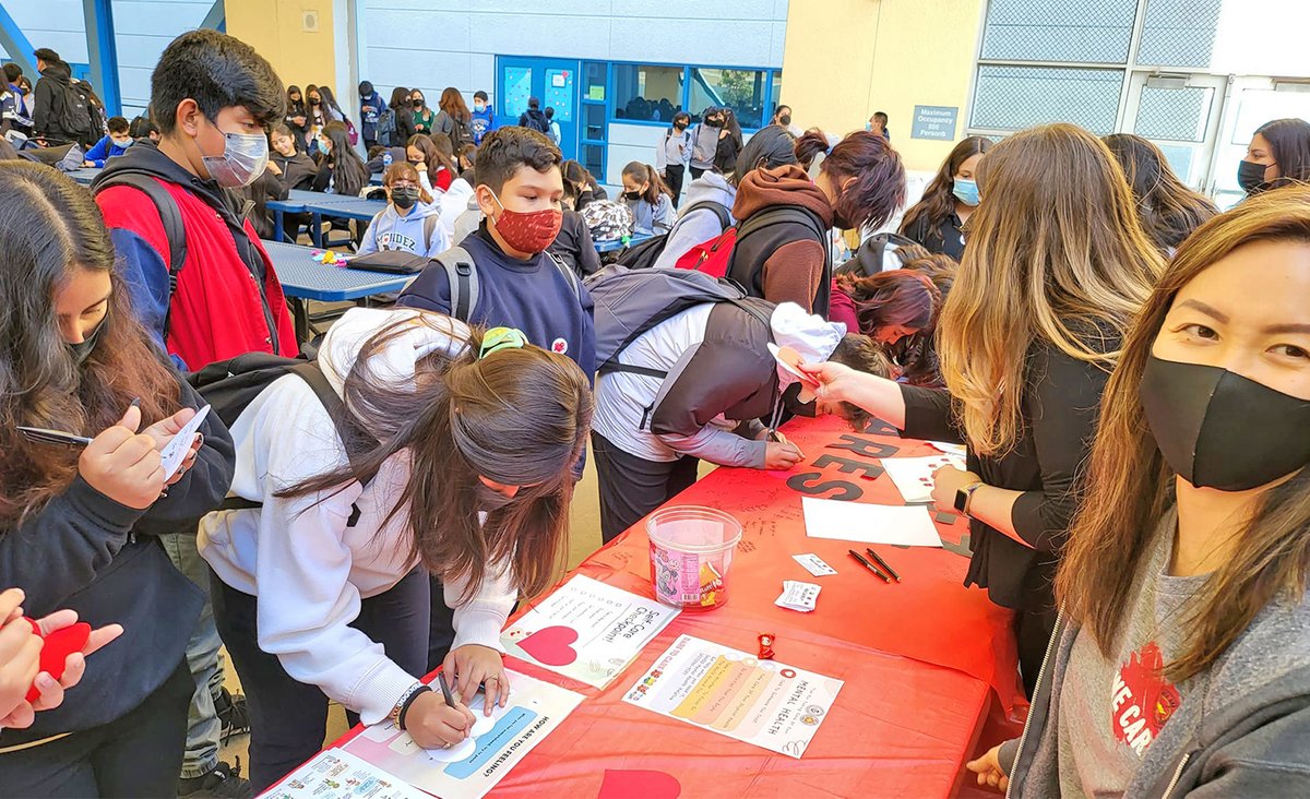 SantaAnaUSD's tweet photo. Kindness was in the air today as #SAUSD celebrated #WeCareDay!

Scholars learned about resources, penned positive affirmations, received the red carpet treatment, and more.

📸 View our photo roundup: https://t.co/ns7gurHJ9x 

#SAUSDWeCare https://t.co/vnfW9AyrK5