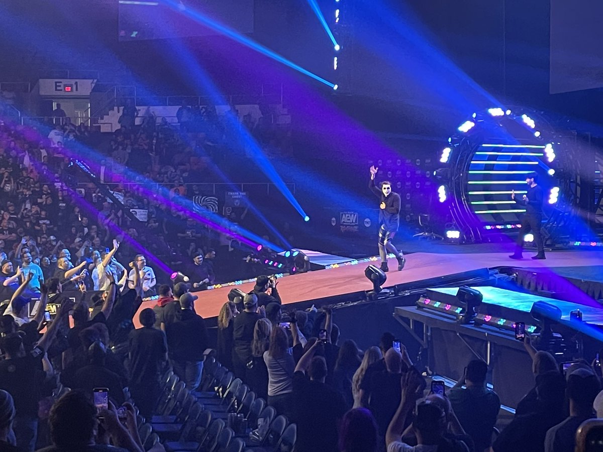 I went to the A&amp;W in Nashville and waited for hours. Never saw <a href="/DanhausenAD/">Danhausen</a> once… 😭