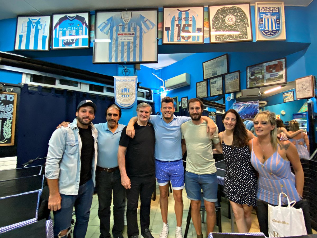 Arrancamos este 2022 reuniéndonos con miembros de nuestra Comisión Directiva, proyectando e ideando Evolución Racinguista. 

Agradecemos especialmente a la Parrilla Racinguista El Secretito por la atención y amabilidad en esta noche especial. 

#SomosEvolución #PorUnRacingMejor