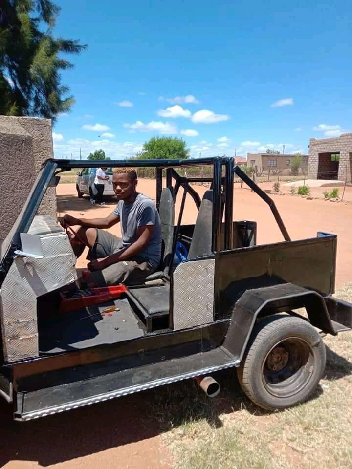 Ndi_Muvenda_'s tweet photo. This boy from Ga-Mphahlele Mamaolo made his car using steel from old fences and wires 🔥🔥

Your Retweet Can Make him Go Viral https://t.co/Hjsp65A48z