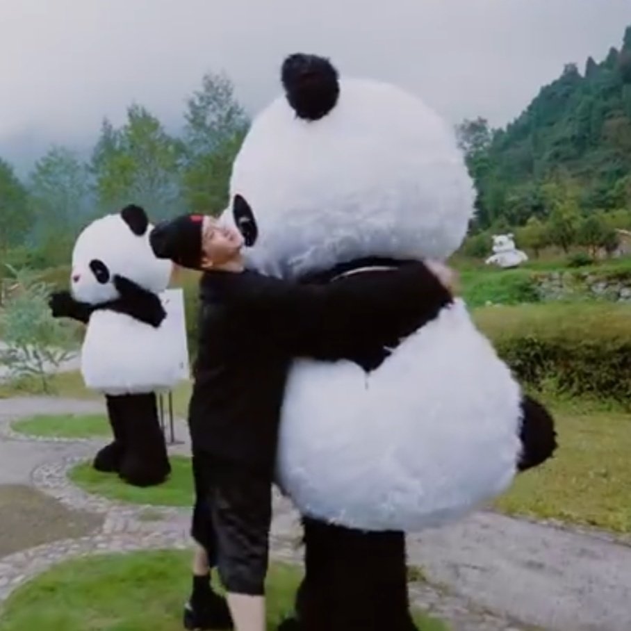 sneakyseunie's tweet photo. just jackson wang giving the panda a big big hug 🥺🐼 https://t.co/9H2NYwr8E2