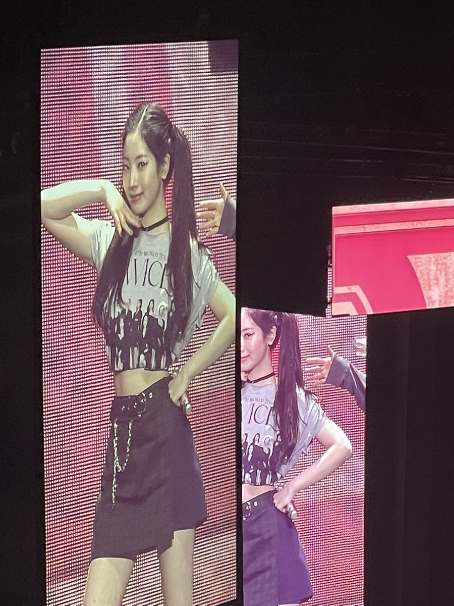 Cynuggets's tweet photo. Thank you @JYPETWICE for an amazing night!! https://t.co/YWtwrsbGSG