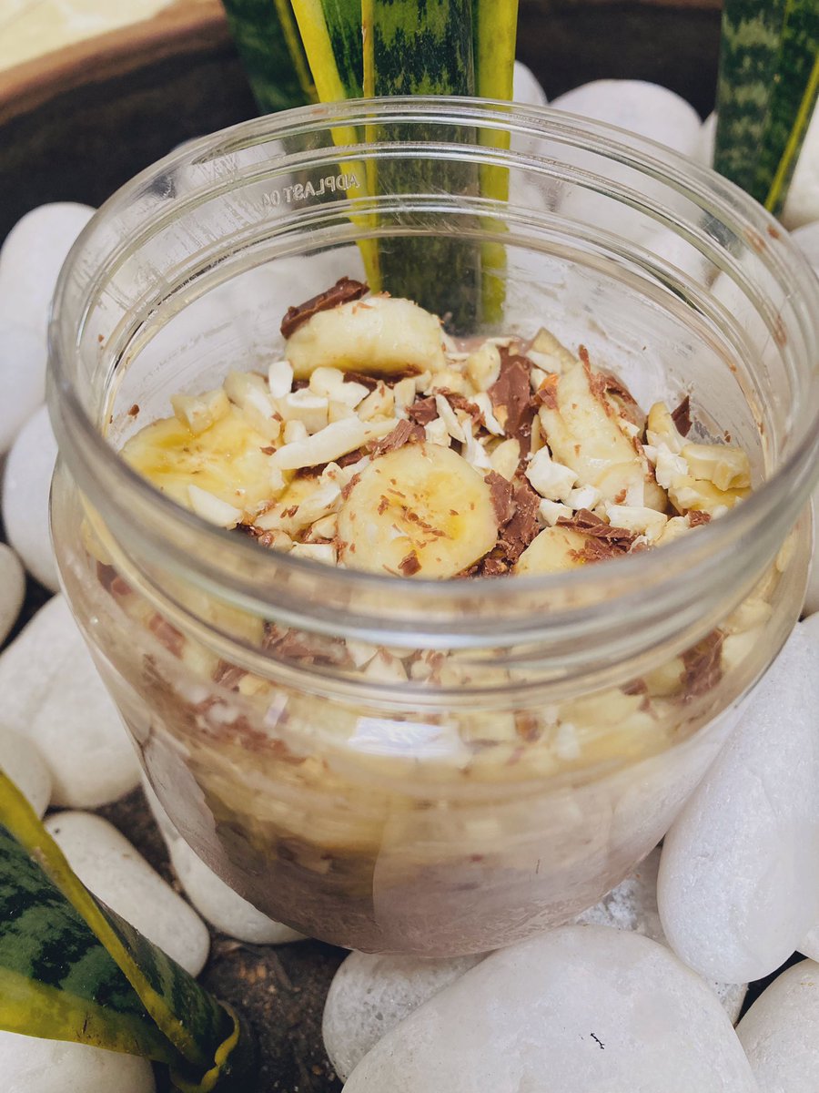 TomesReader's tweet image. Very basic Banana and Kandos Choco Oats Jar with chopped peanuts and Kandos shavings. #Oatnotes #Oathgloats