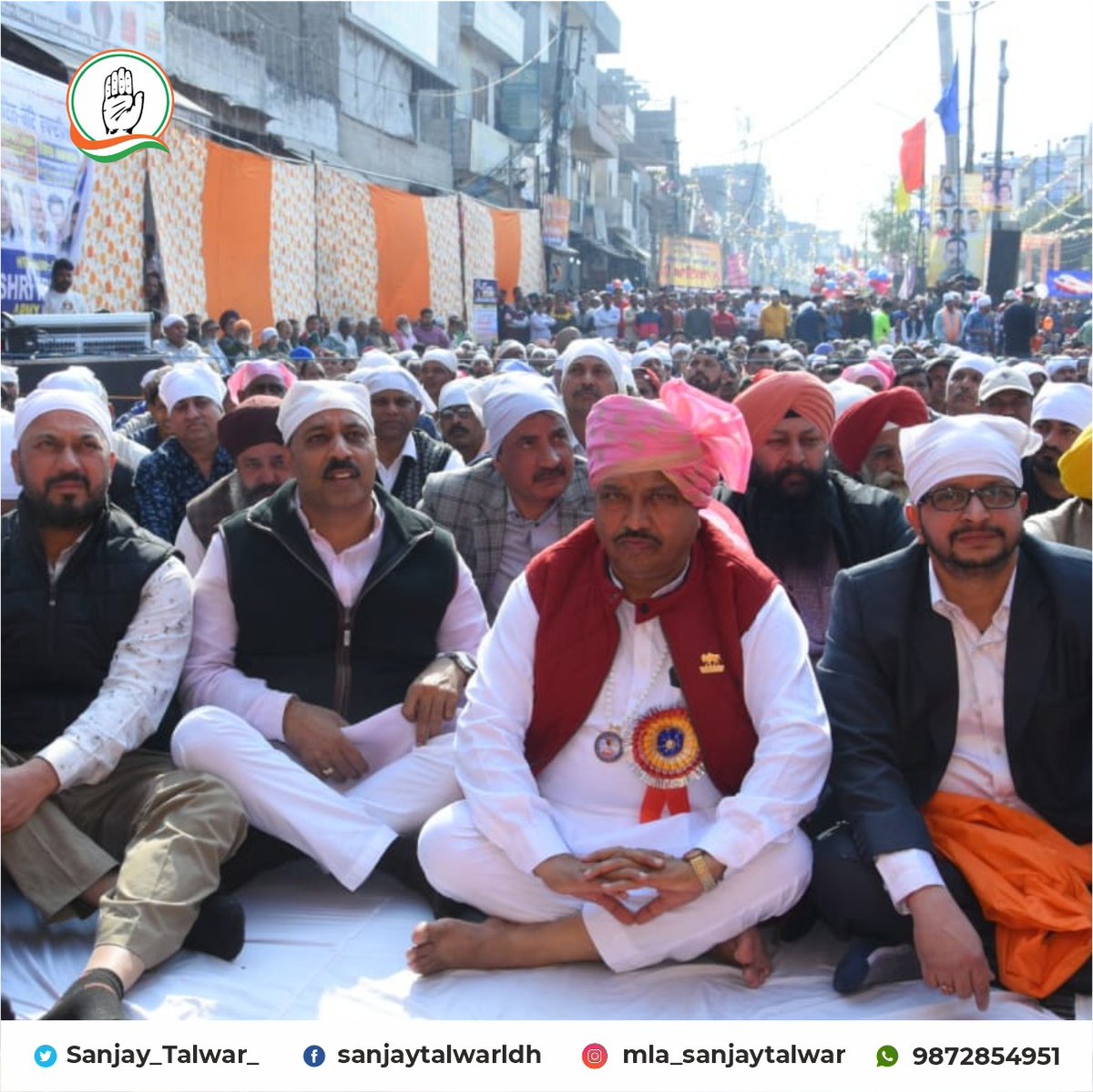 Sanjay_Talwar_'s tweet photo. ਸ਼੍ਰੀ ਗੁਰੂ ਰਵਿਦਾਸ ਮਹਾਰਾਜ ਜੀ ਦੇ ਆਗਮਨ ਪੁਰਬ 'ਤੇ ਮੱਥਾ ਟੇਕ ਕੇ ਅਸ਼ੀਰਵਾਦ ਪ੍ਰਾਪਤ ਕੀਤਾ ਅਤੇ ਸਾਰੀਆਂ ਸੰਗਤਾਂ ਨਾਲ ਮੁਲਾਕਾਤ ਕਰ ਬਾਬਾ ਰਵਿਦਾਸ ਜੀ ਦੇ ਪ੍ਰਕਾਸ਼ ਪੁਰਬ ਦੀ ਵਧਾਈ ਦਿੱਤੀ। ਇਸ ਦੌਰਾਨ ਸੰਗਤਾਂ ਵੱਲੋਂ ਮਿਲੇ ਪਿਆਰ ਅਤੇ ਸਤਿਕਾਰ ਦਾ ਮੈਂ ਤਹਿ ਦਿਲੋਂ ਧੰਨਵਾਦ ਕਰਦਾ ਹਾਂ।

#GuruRavidasJayanti #Blessings #Prayers https://t.co/OnNj38XdbW