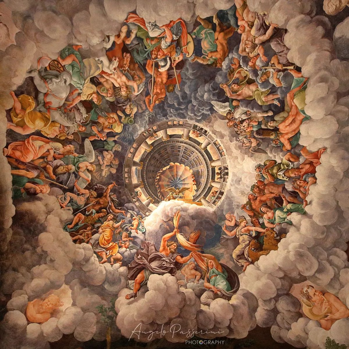 Chamber of the Giants.
Fresco painted by Giulio Romano.