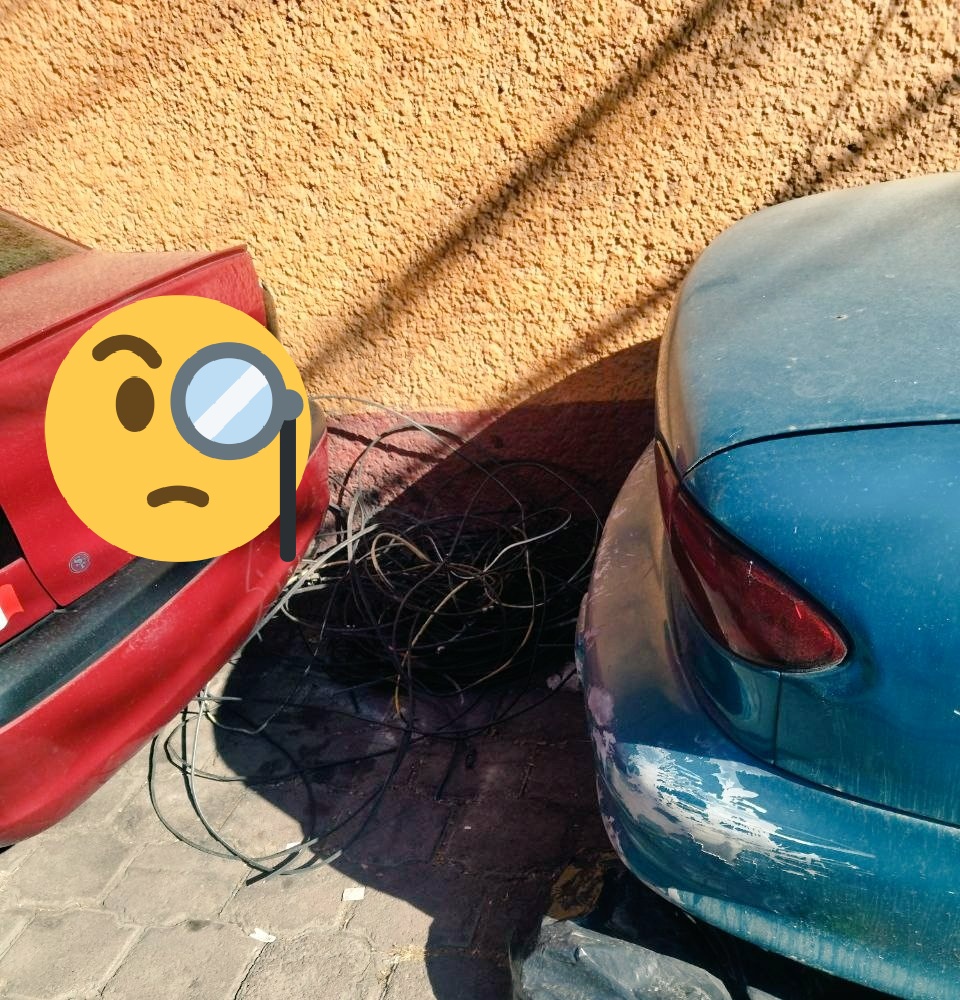 r2boy's tweet photo. Que mal @izzi_mx van y ponen su servicio a los domicilios y dejan los desechos en la calle no son ni para llevárselos o tirarlos a la basura  , mínimo dónde hacen el trabajo , es más fácil esconderlo verdad b https://t.co/qnEQ1mQctH