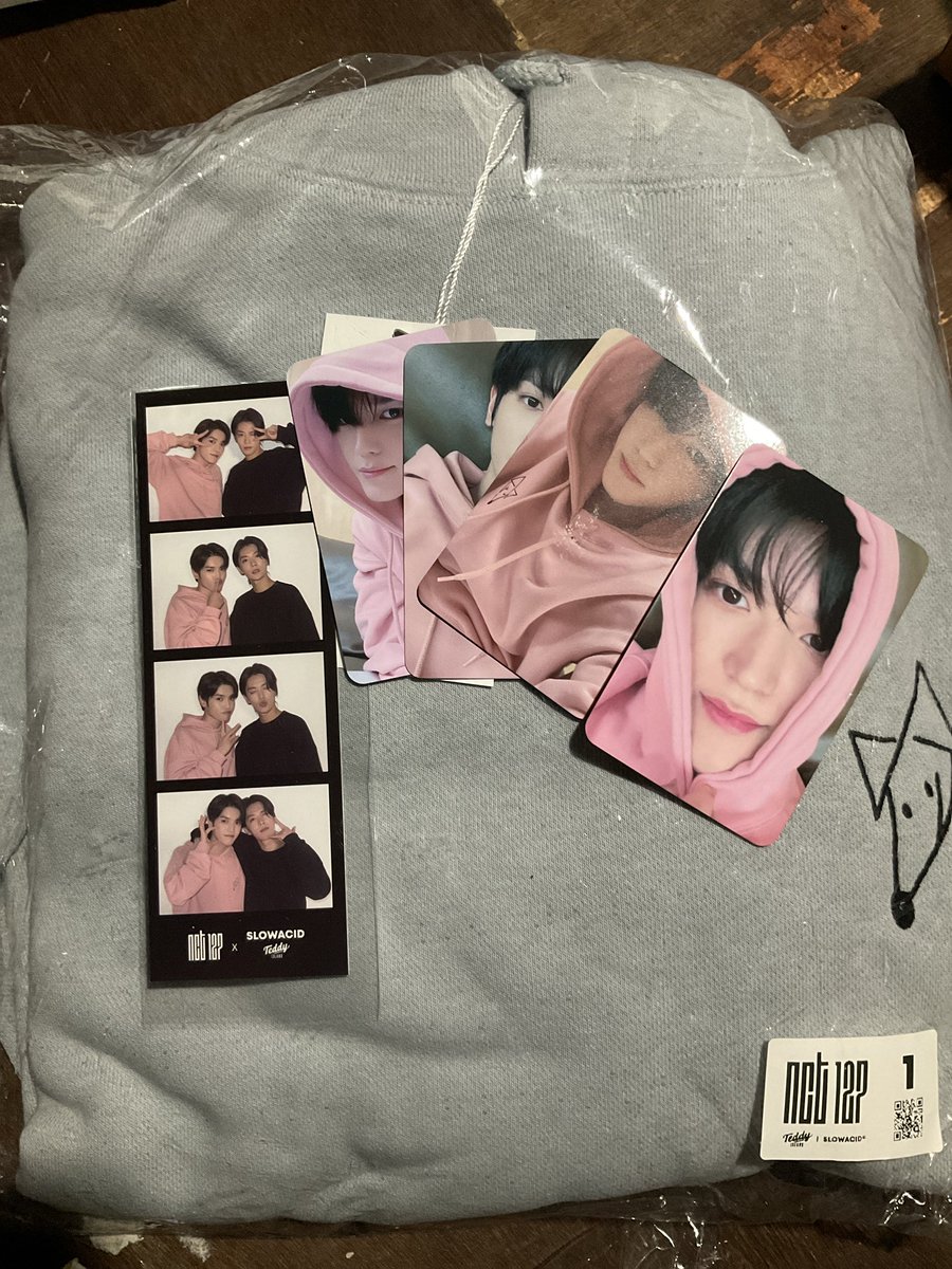 pppjjj44's tweet image. 💕Pls rt💕
Wts ตามหา การ์ด slowacid เสื้อ slowacid 
เสื้อ slowacid แทยง พร้อมส่ง ทั้งเซตราคา3300 รวมส่งพร้อมโอน
ลดได้อีก
#ตลาดนัดnct127 #ตลาดนัดnct