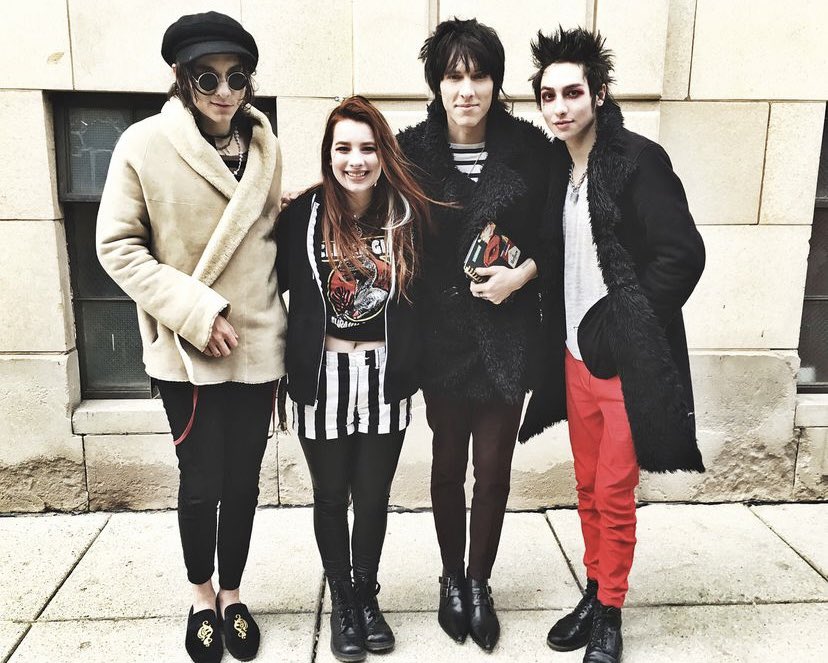 DarkNephi's tweet photo. Every show I’ve been able to make it to, I have met these boys and have loved every one. And I still to this day love them and I am excited for the show on the 18th after almost 4 years of not being able to see them😭@PalayeRoyale @EmersonBarrett @SebastianDanzig @RemingtonLeith https://t.co/lbhn6xxQY3