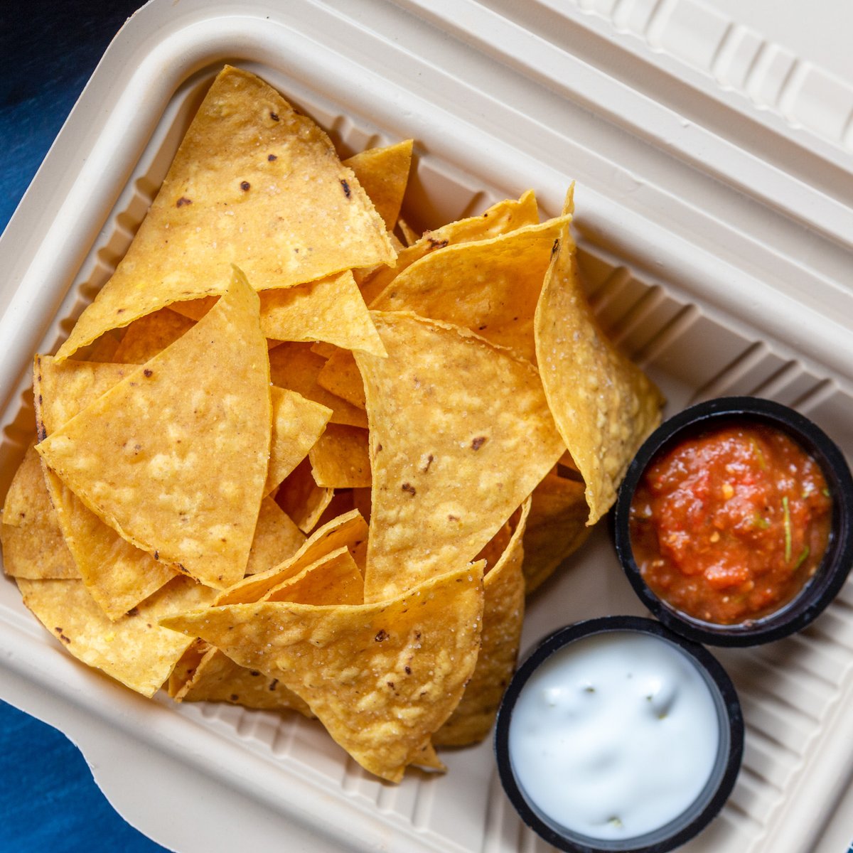 Anyone up for a mouthwatering combination of crispy chips and yummy dips? 🤩
We’re drooling over our Nachos, Salsa and Jalapeño Cream. Change your daily boring snacks and order up our scrumptious nachos and dip box!

Order now from the link in bio.
#EveningSnacks #Snacks #Dinner