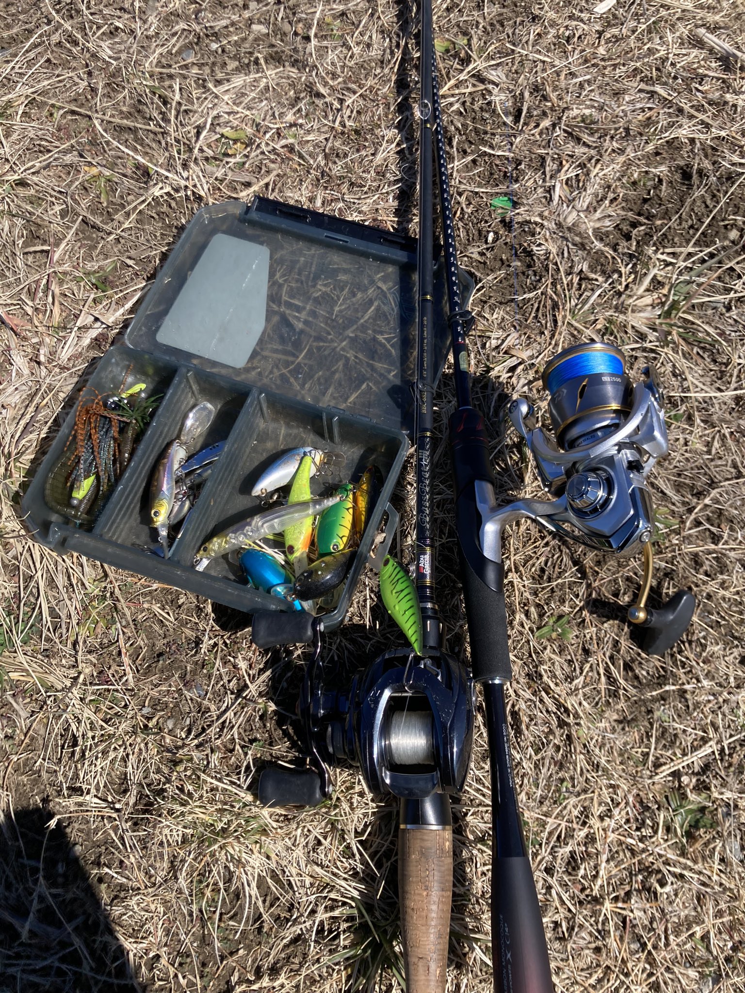 タムタム 釣り垢 江戸川で久しぶりのバス釣り W 強風すぎて初のpeラインにはちょっと厳しい環境だった気がする 新しいロッドが固いのかpeになったからなのかスピニングでも1 2オンスは投げられるのでそのままシーバスにも使えそう 寒すぎた