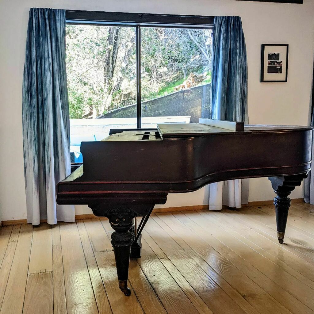iamnotlefthandd's tweet photo. As much as I will always love the Roland keys, there's nothing like having a piano in the house again. https://t.co/gEEzQQiKOh