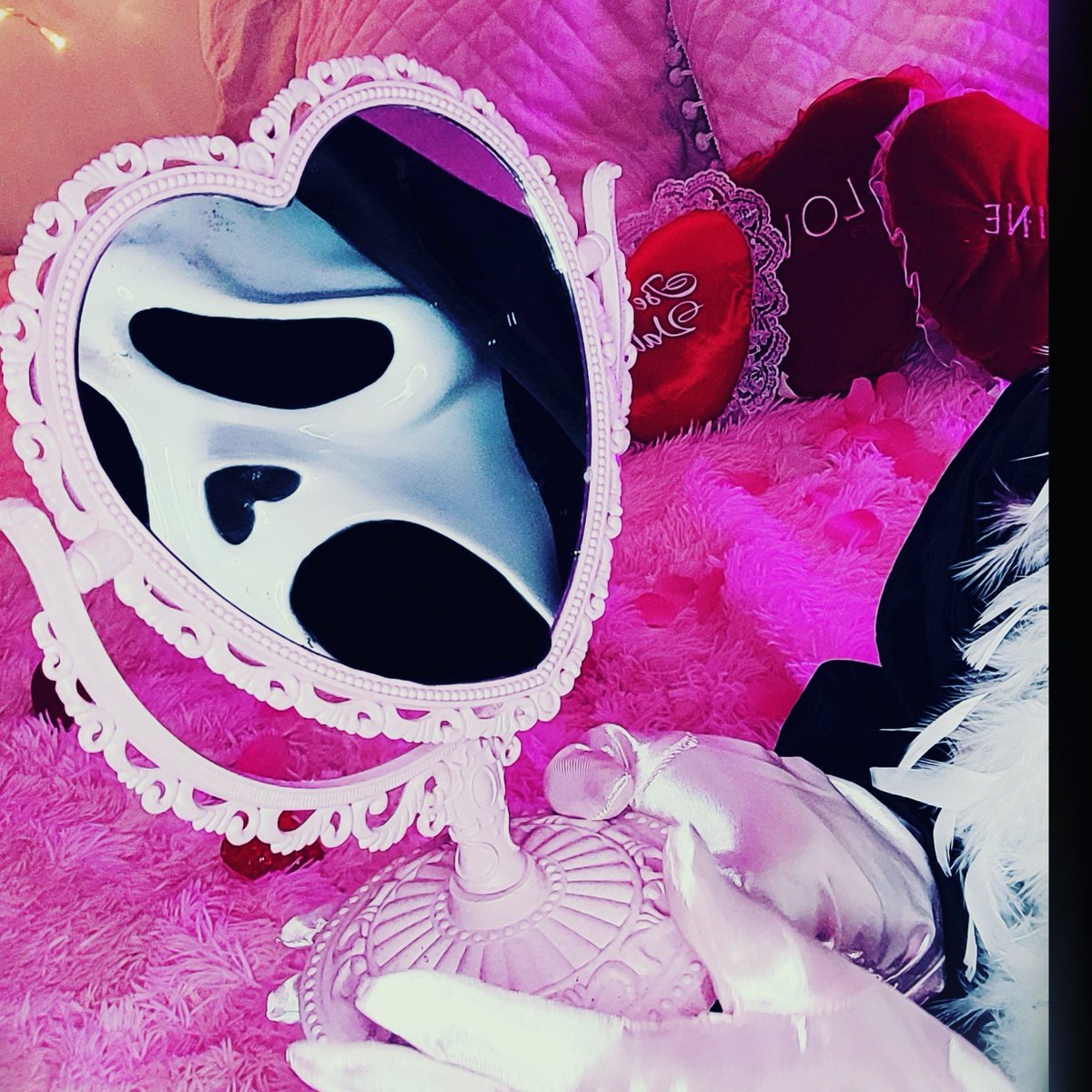 thathorror2's tweet image. #Scream #Ghostface #Screamcosplay #ValentinesDay #valoween #prettyinpink #HorrorCommunity