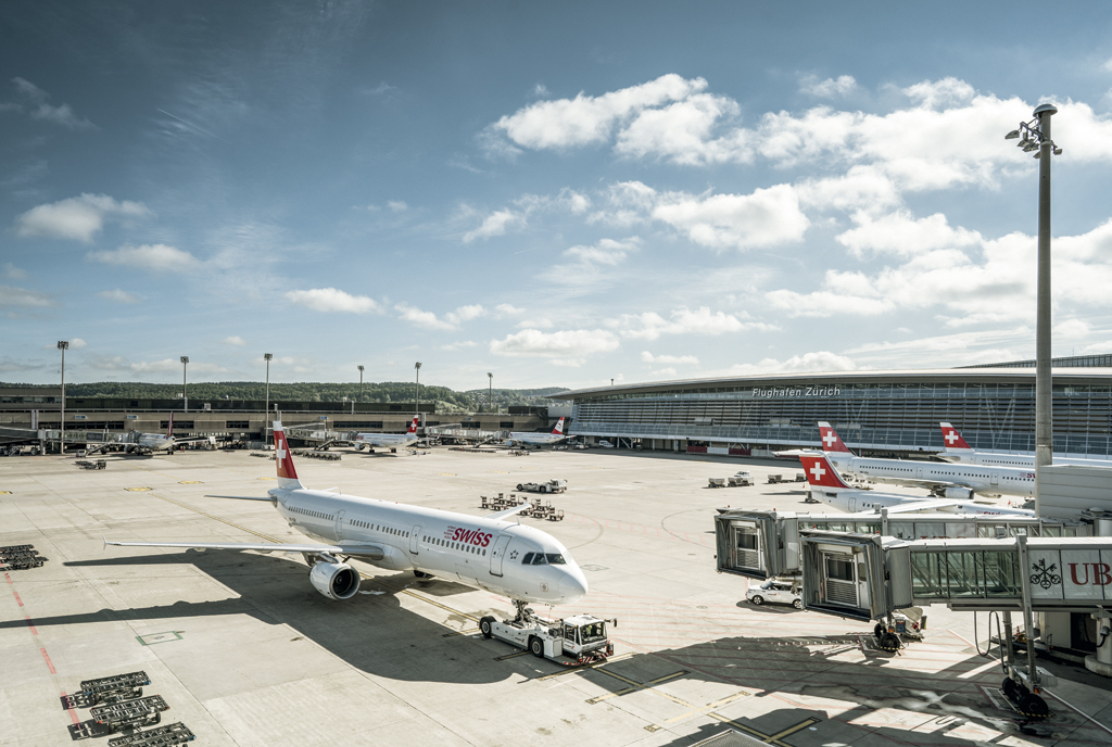 اعتبارًا من 17 فبراير، لا يلزم تقديم نموذج الدخول، شهادة لقاح أو اختبار PCR لدخول #سويسرا من #الإمارات، #السعودية، #الكويت، #البحرين و #قطر .
لا تزال الكمامات إلزامية في وسائل النقل ولكنها ليست ضرورية في المطاعم والمتاجر.
نتطلع إلى الترحيب بك في سويسرا! 
myswitzerland.com/open