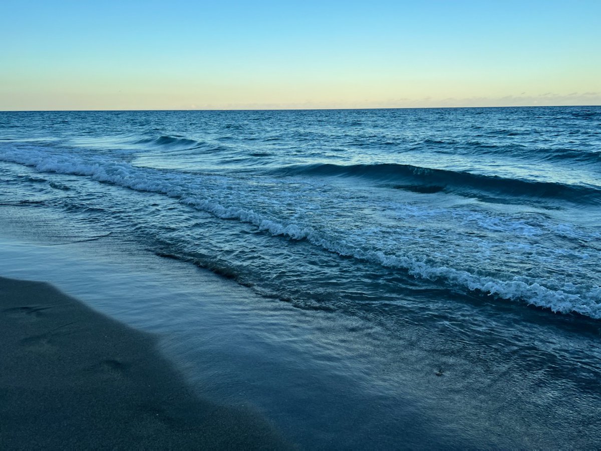 HiDef_Invest's tweet photo. @DudeFr0mDaHills Could use a warm beach right about now https://t.co/CkgY7tp6pi