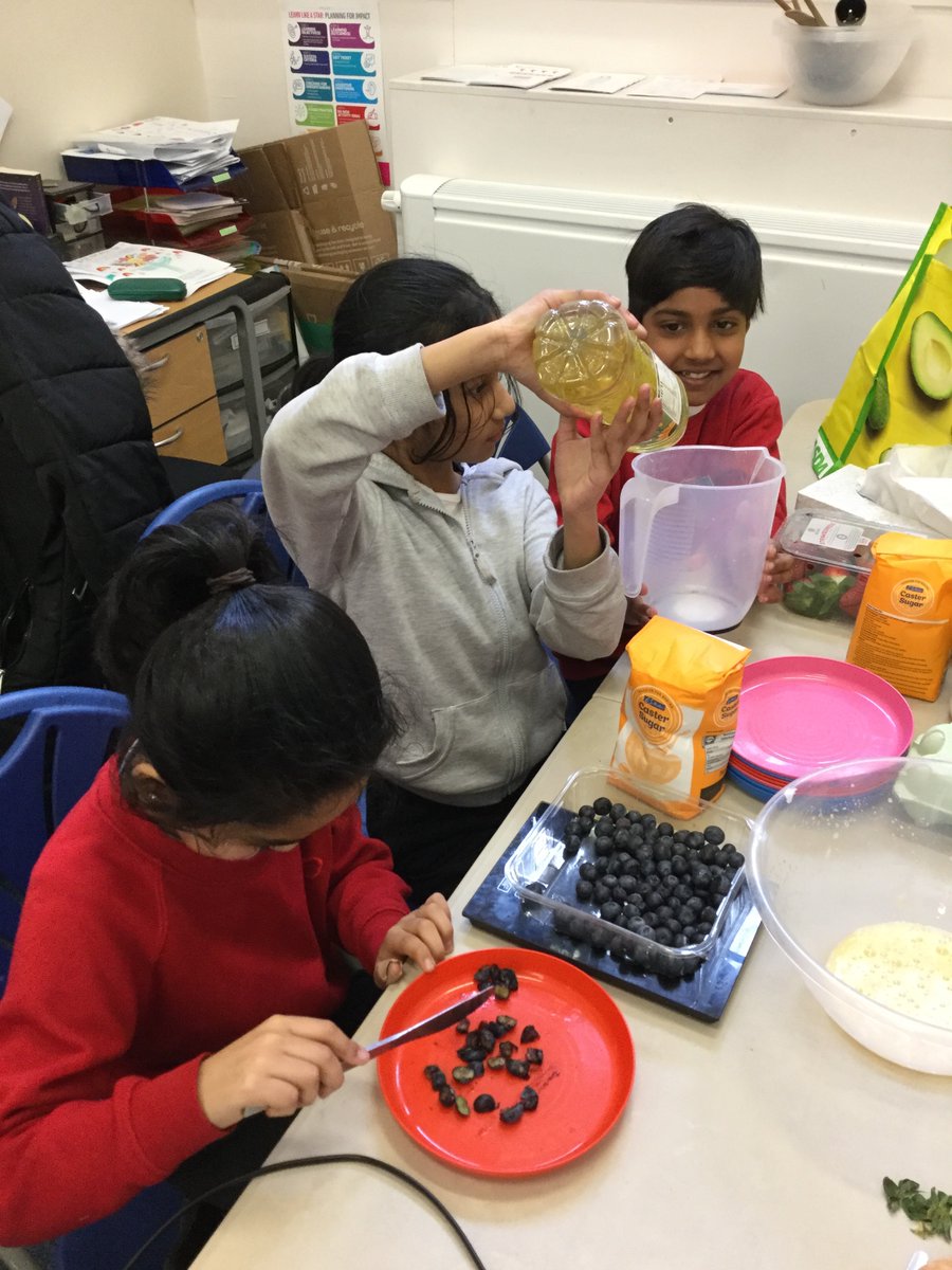 BarkerendPLA's tweet photo. Year 4 have been making muffins as part of their DT work. We are looking forward to tasting them today! #tteamwork #wearestar https://t.co/KGRGGncoqa