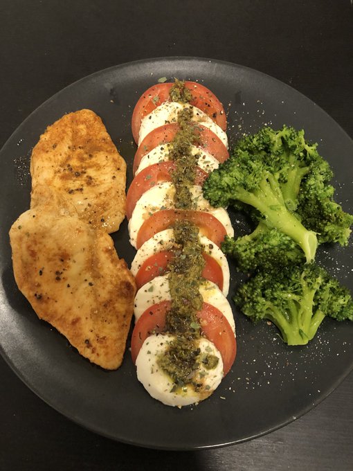 Boy o boy @PupKami can cook like a 5 star chef!
<~< im so glad i call this boyo mine! ??
#pup #kami #food