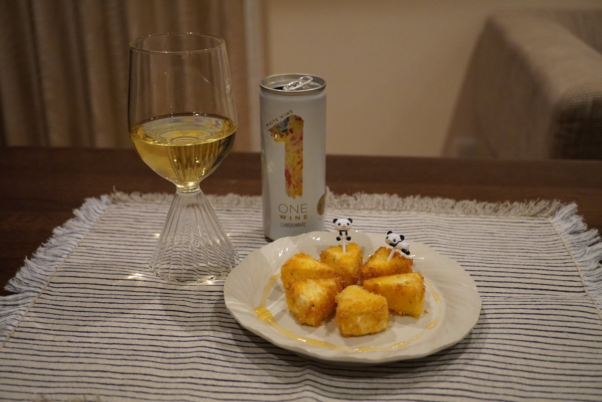 onewineofficial's tweet photo. /
ONE WINEチームメンバーの #onewithme
(8) #カマンベールチーズ のフライ🧀×シャルドネ
\
①カマンベールチーズを6-8等分にカット
②溶き卵とパン粉を順にまぶす
③180度でさっと揚げる。
はちみつ、ジャム、ケチャップなどで味変も楽しめるおつまみ🤭🍯
ピノ・ノワールにもオススメです🍷 https://t.co/NvwFCCbSgF