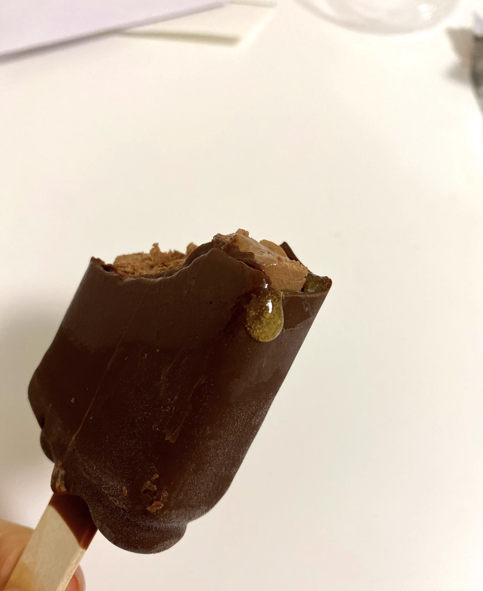 ショコラティエさんが「これを300円で売られたらやってられない」と嘆く「ハーゲンダッツのザッハトルテ」