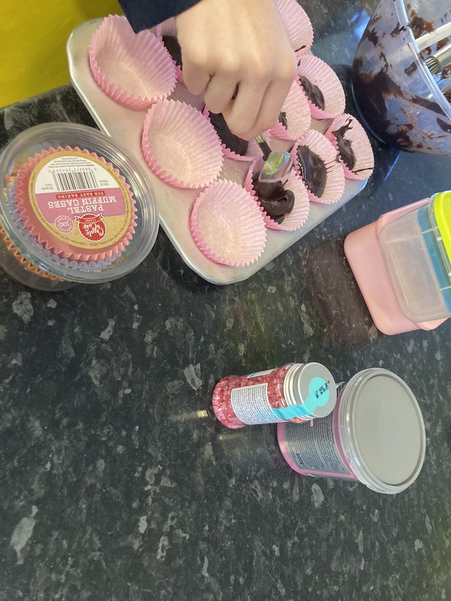 TmwsHSCCD's tweet photo. Baking biscuits in Child Development, after planning an activity to incorporate #socialdevelopment #emotionaldevelopment #physicaldevelopment #intellectualdevelopment the class chose baking to link with the valentines themes and cover as many milestones as we could. https://t.co/SeGKEIajKv