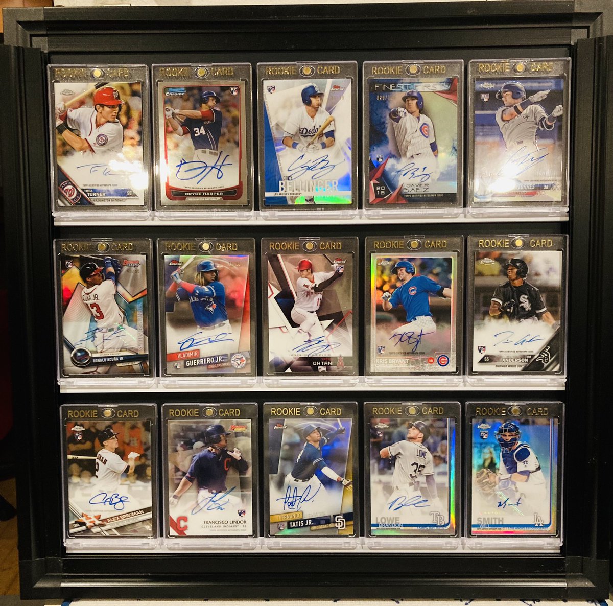 【純粋に応援している選手マイコレ】
テーマは『RC+Chrome+オンカード』今日新たにKBさんとHarperさんがIN❗️Smithさんはどうしてもこの写真が好きなので妥協（笑）あとはAcunaさん、Sotoさん、そして今年はWander Francoさん目標です❗️
選手を入れ替えるのに悩むのがまた楽しいです😊