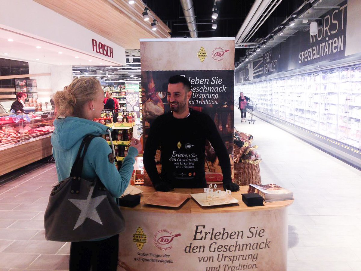 STPBUNKER's tweet photo. Neue Erfahrungen müssen einen signifikanten Mehrwert bieten um eine dauerhafte Veränderung zu bewirken. So kann ein virtuelles Einkaufserlebnis die realen Erfahrungen nur dann übertreffen, wenn die Vorteile eines realen Einkaufs nicht entsprechend präsentiert werden. 1/2 https://t.co/feZ24zSDtA
