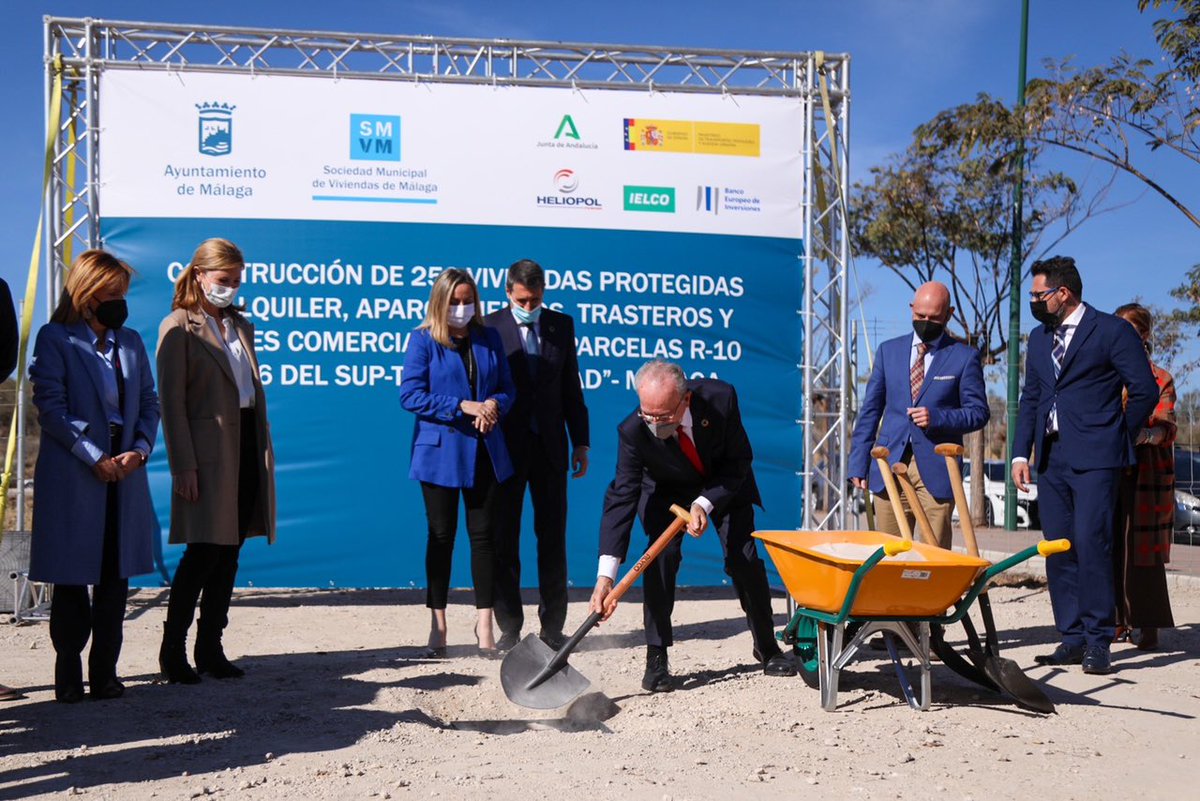 Ciudad de Málaga (@malaga) on Twitter photo El alcalde, <a href="/pacodelatorrep/">Paco de la Torre</a>, junto a la consejera de <a href="/FomentoAND/">Consejería de Fomento de la Junta de Andalucía</a>, <a href="/marifrangr/">Marifran Carazo</a>, y el delegado del <a href="/DGobAndalucia/">Delegación del Gobierno en Andalucía</a>, <a href="/PedroFdezGob/">Pedro Fernández</a>, ha asistido hoy al acto de colocación de la primera piedra para la construcción de 253 viviendas protegidas en alquiler que promueve el Ayuntamiento El alcalde, <a href="/pacodelatorrep/">Paco de la Torre</a>, junto a la consejera de <a href="/FomentoAND/">Consejería de Fomento de la Junta de Andalucía</a>, <a href="/marifrangr/">Marifran Carazo</a>, y el delegado del <a href="/DGobAndalucia/">Delegación del Gobierno en Andalucía</a>, <a href="/PedroFdezGob/">Pedro Fernández</a>, ha asistido hoy al acto de colocación de la primera piedra para la construcción de 253 viviendas protegidas en alquiler que promueve el Ayuntamiento
