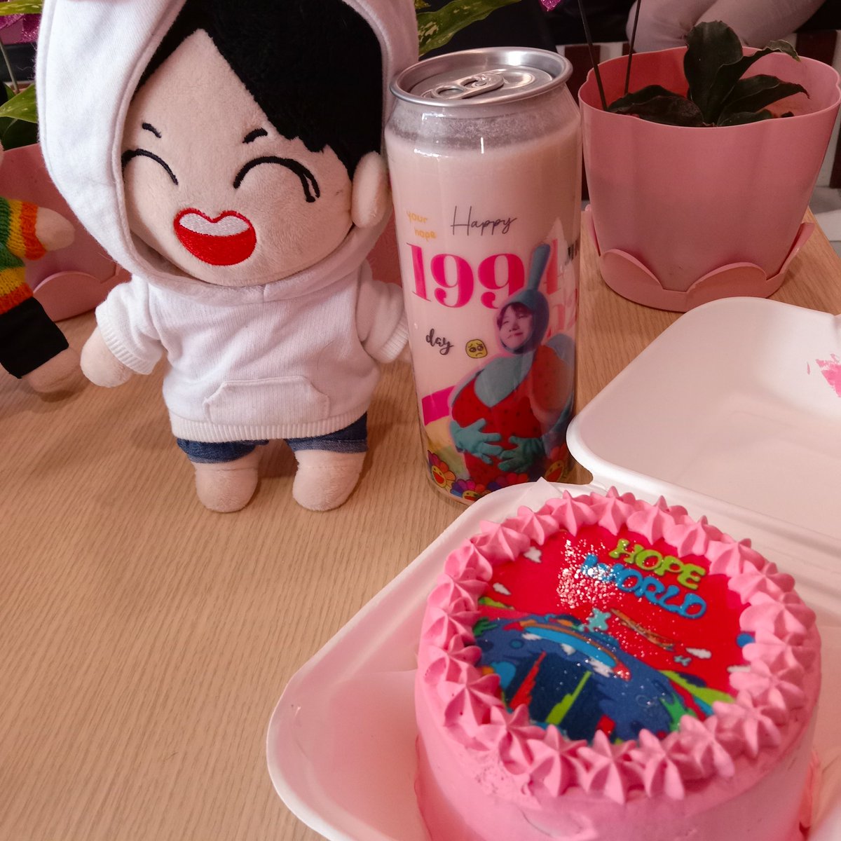 CupzofJCafe's tweet photo. 𝗛𝗼𝗽𝗲 𝗪𝗼𝗿𝗹𝗱! 🌈💖

𝗛𝗢𝗕𝗜𝗩𝗘𝗥𝗦𝗘: 𝗔 𝗕𝗶𝗿𝘁𝗵𝗱𝗮𝘆 𝗙𝗮𝗻 𝗣𝗿𝗼𝗷𝗲𝗰𝘁 𝗳𝗼𝗿 𝗝-𝗛𝗼𝗽𝗲 𝗼𝗳 𝗕𝗧𝗦 𝗯𝘆  @𝗔𝗕𝗗𝘃𝗼_𝘁𝘄𝘁 in Davao City, Philippines.
🧡𝐔𝐀𝐑𝐌𝐘𝐇𝐎𝐏𝐄 𝐂𝐚𝐟𝐞
📍Cupz of J Cafe
🗓️Feb 17-20
#ABDwithUARMYHOPE
#HappyJhopeDay
#Jhope
#BTS https://t.co/tpwPn8l27N
