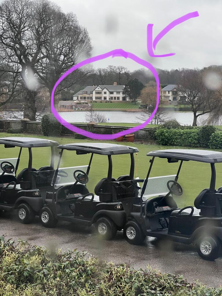 If your dreams don't scare you they aren't big enough! I spotted this house and had to take a pic, this is exactly the type of house I want to build 😍

#goalsetting #DreamBig