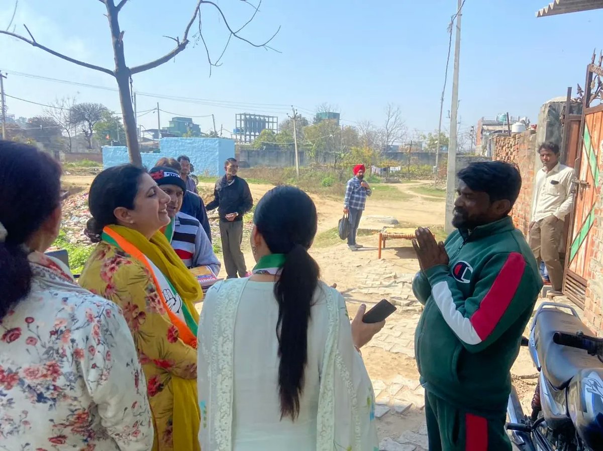 ਵਾਰਡ ਨੰਬਰ 9 ਨਿਵਾਸੀਆਂ ਮੇਰੀ ਧਰਮ ਪਤਨੀ ਗੁਰਪ੍ਰੀਤ ਕੌਰ ਨੂੰ ਭਰੋਸਾ ਦਿੱਤਾ ਤੇ ਨਾਅਰੇ ਲਾਏ ਕਿ ਉਹ ਕਾਂਗਰਸ ਨੂੰ ਹੀ ਵੋਟ ਪਾਉਣਗੇ