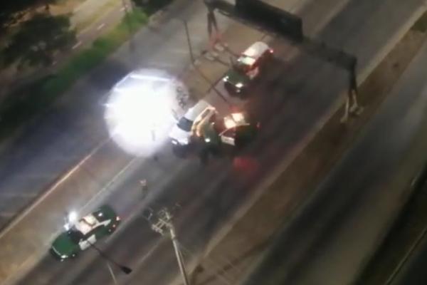 chicureohoy's tweet photo. [VIDEO] Helicóptero de Carabineros participa en dos persecuciones en la RM 
El primer operativo sucedió en La Pintana y el segundo en Lo Barnechea. 
https://t.co/2s67MWNDn2 https://t.co/9Uk5LMKF2o