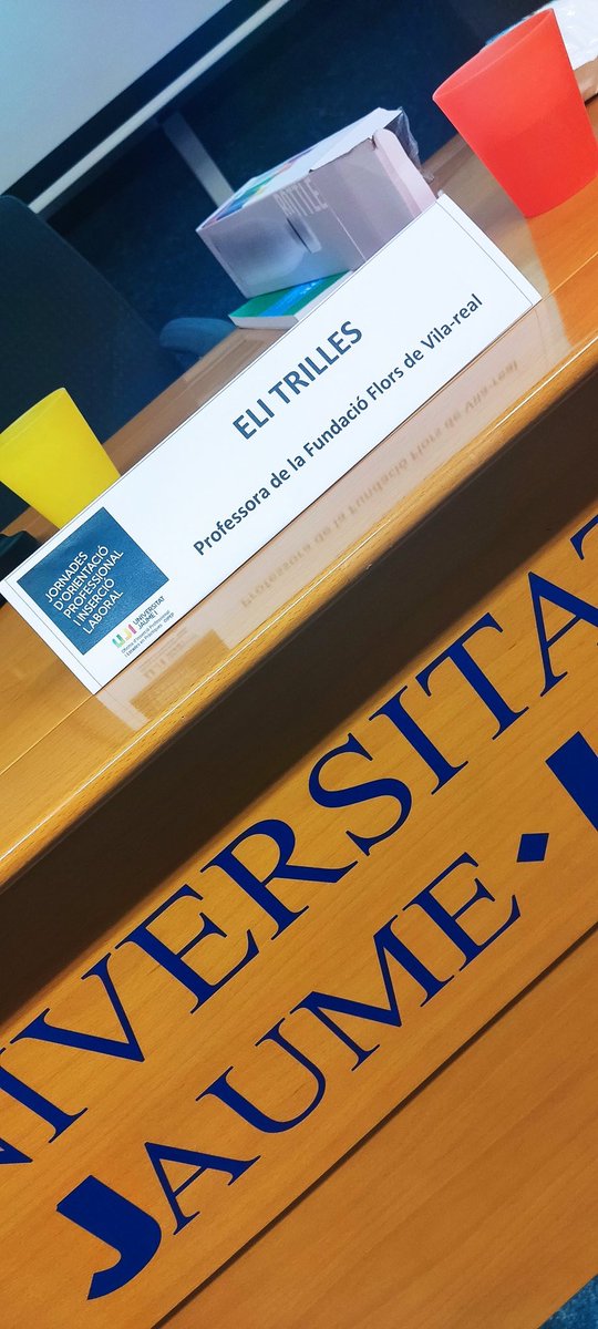 Fund_Flors's tweet photo. Des del Màster de Professorat de l'@UJIuniversitat han convidat la nostra profe @elitrilles a participar a les III Jornades d'ocupació i inserció laboral. Gràcies a @merxemarques per l'oportunitat de xarrar amb l'alumnat i compartir el projecte de @Fund_Flors
#proactivitat https://t.co/JfflT4qiCG