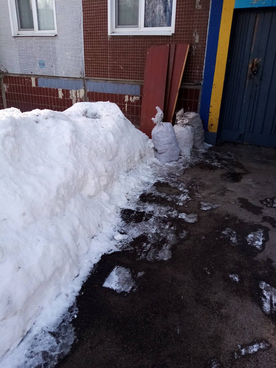 atkachevanata's tweet photo. @ecostr_ru @SamMobilePriem @Togliatti063 Добрый день. Когда вывезут крупногабаритный мусор и ёлки с Ворошилова д 11? https://t.co/0XbojsrKNa